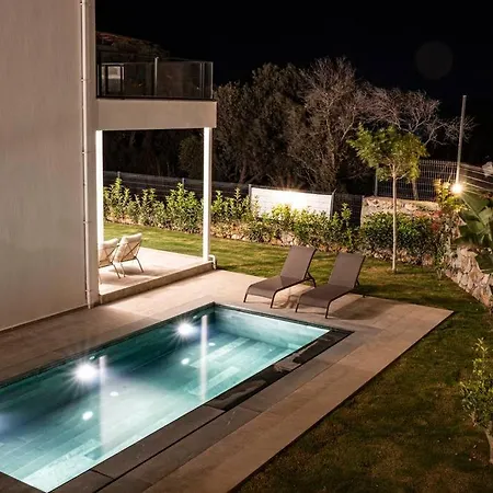 Al Mare Oezel Havuzlu Villa *